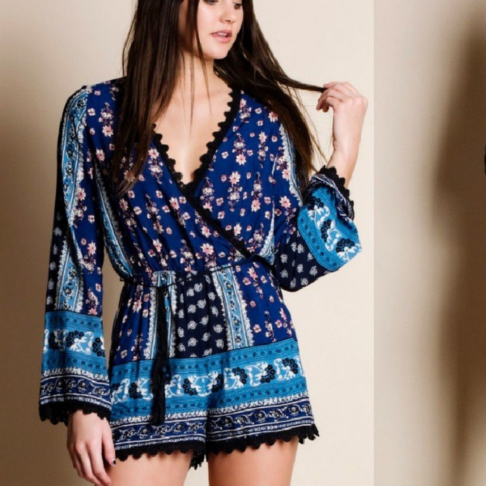 🤩 Mixed Blues Bell Sleeved Romper - Picture 2 of 4